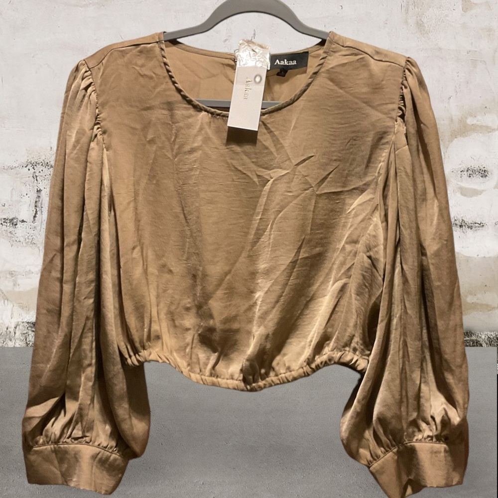 NWT Aakaa New Crop Silk Like Top,